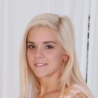 Halle Von